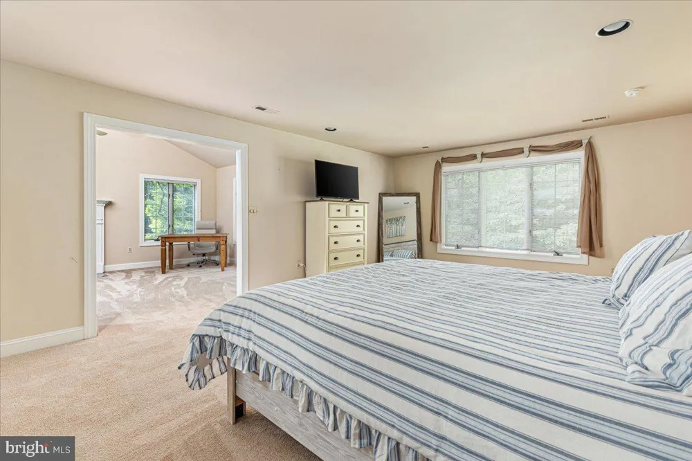 6595 CHESAPEAKE PLACE Warrenton, VA 20187