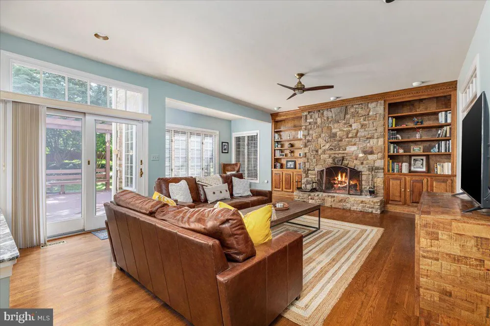 6595 CHESAPEAKE PLACE Warrenton, VA 20187