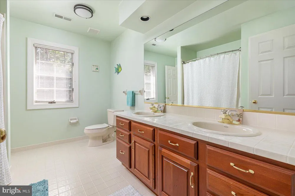 6595 CHESAPEAKE PLACE Warrenton, VA 20187
