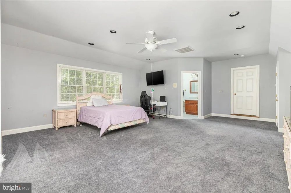 6595 CHESAPEAKE PLACE Warrenton, VA 20187