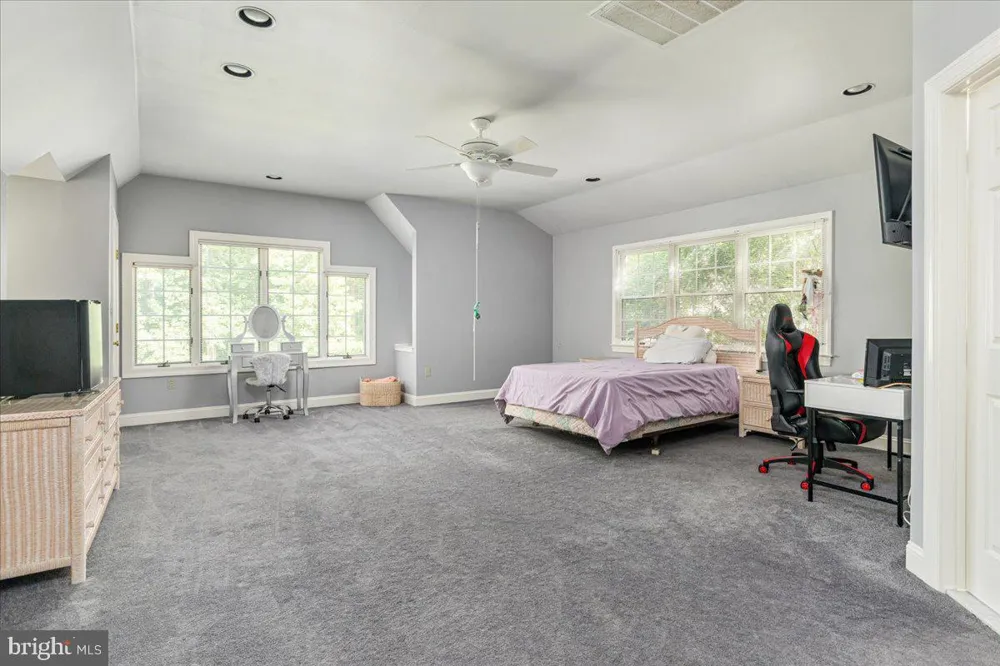 6595 CHESAPEAKE PLACE Warrenton, VA 20187