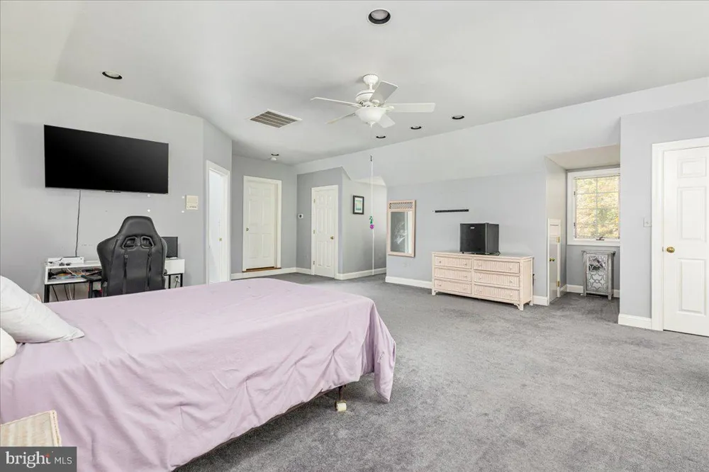 6595 CHESAPEAKE PLACE Warrenton, VA 20187