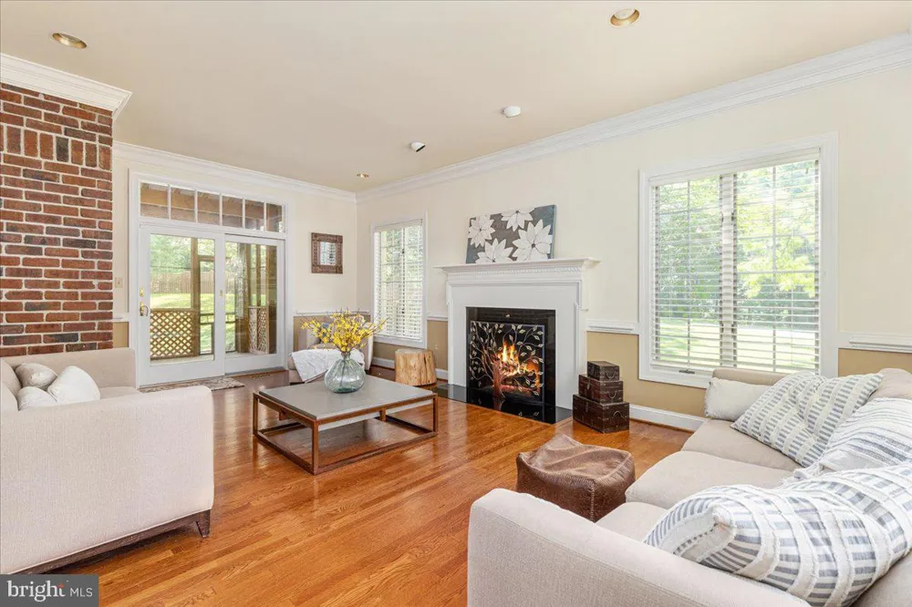 6595 CHESAPEAKE PLACE Warrenton, VA 20187