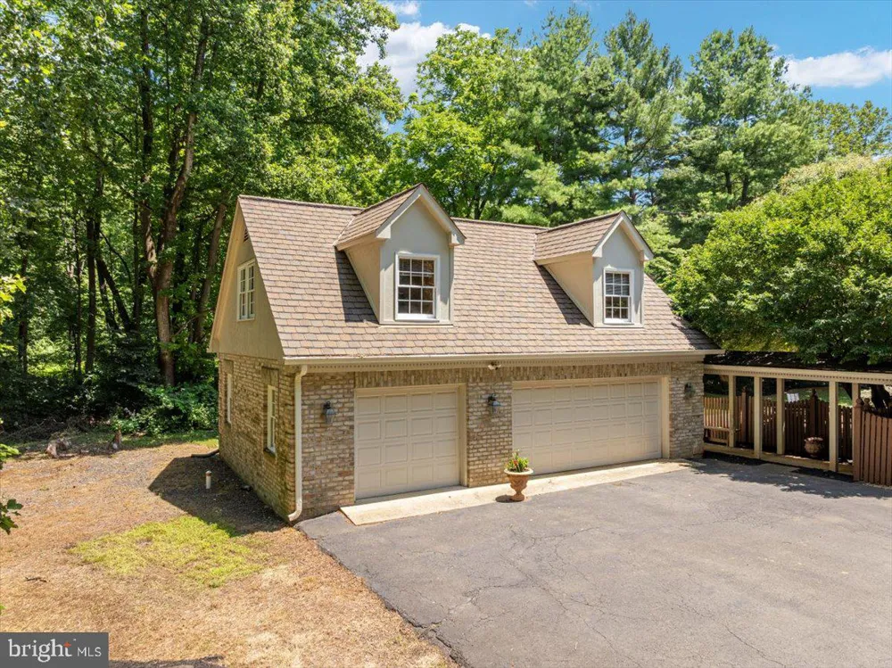 6595 CHESAPEAKE PLACE Warrenton, VA 20187