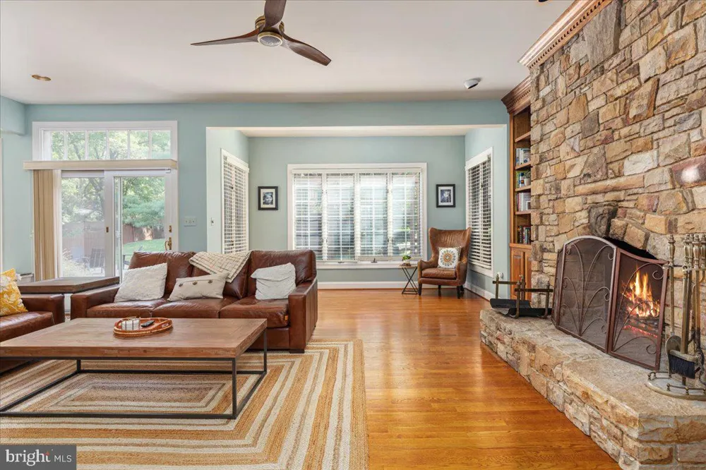 6595 CHESAPEAKE PLACE Warrenton, VA 20187
