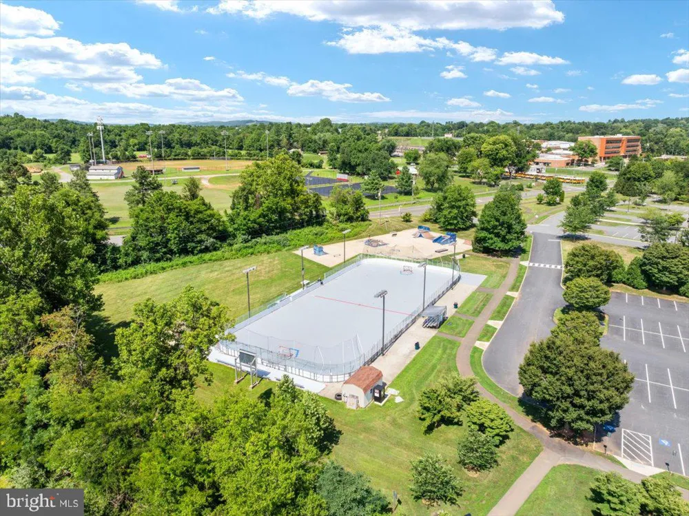 6595 CHESAPEAKE PLACE Warrenton, VA 20187