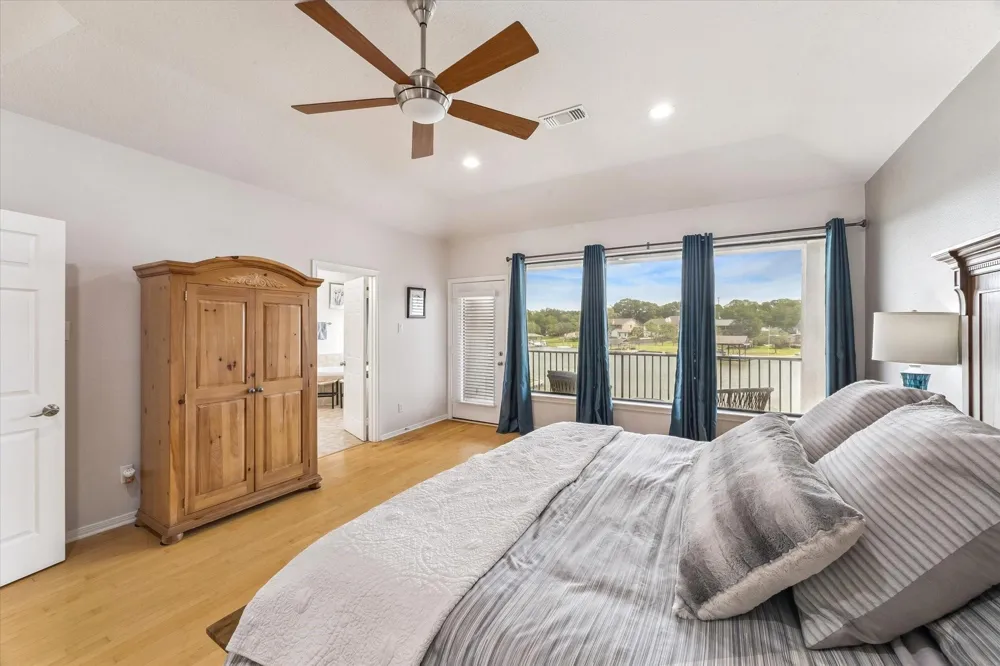 1830 Lakeside Drive Seabrook, TX 77586
