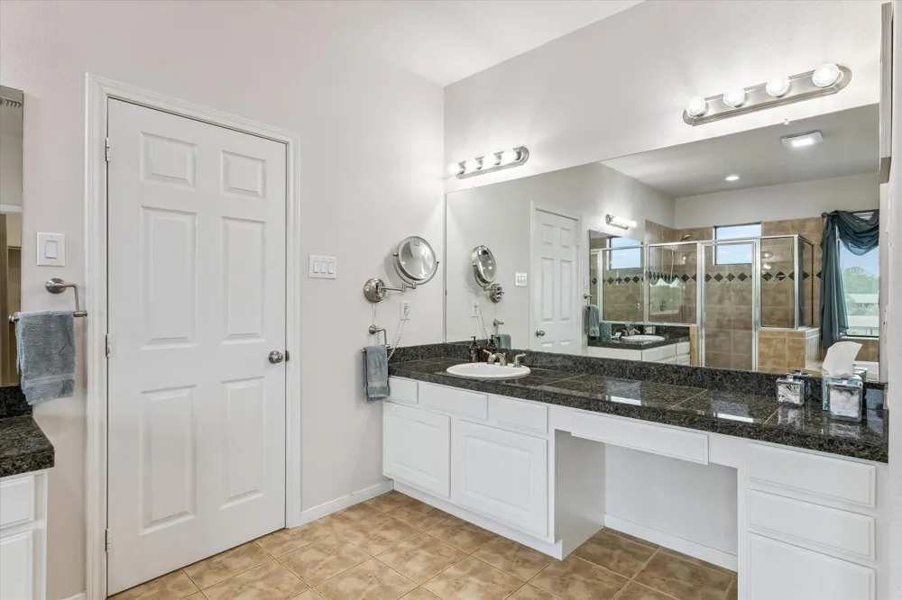 1830 Lakeside Drive Seabrook, TX 77586