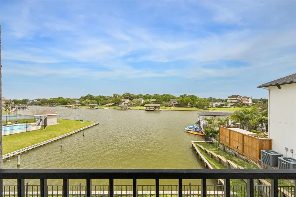 1830 Lakeside Drive Seabrook, TX 77586