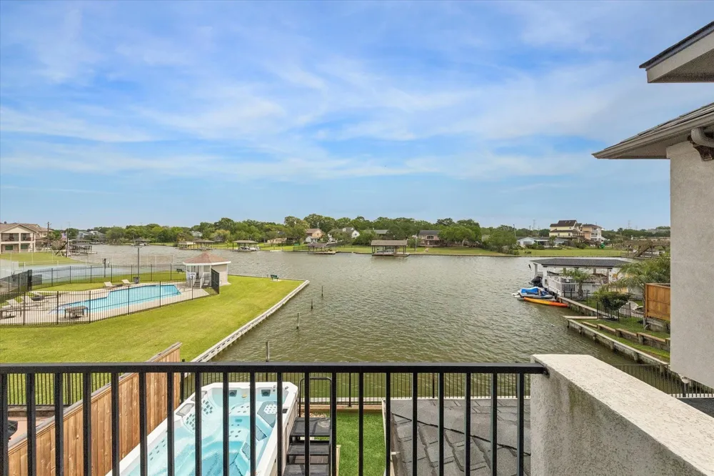 1830 Lakeside Drive Seabrook, TX 77586