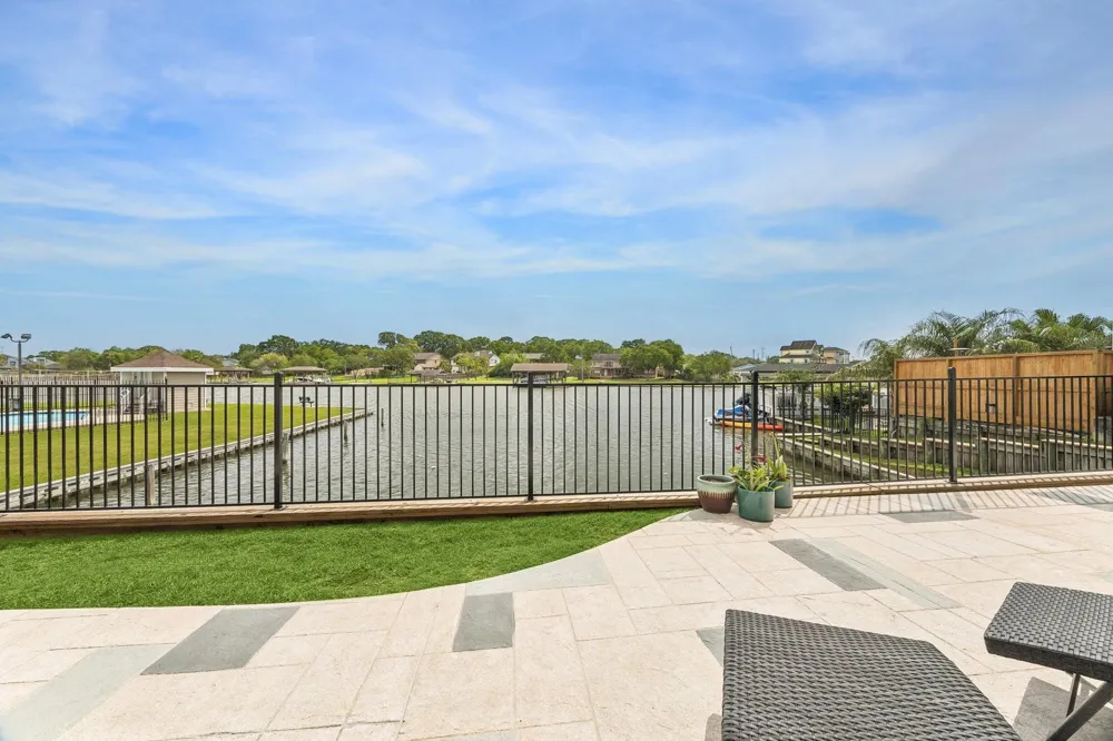 1830 Lakeside Drive Seabrook, TX 77586