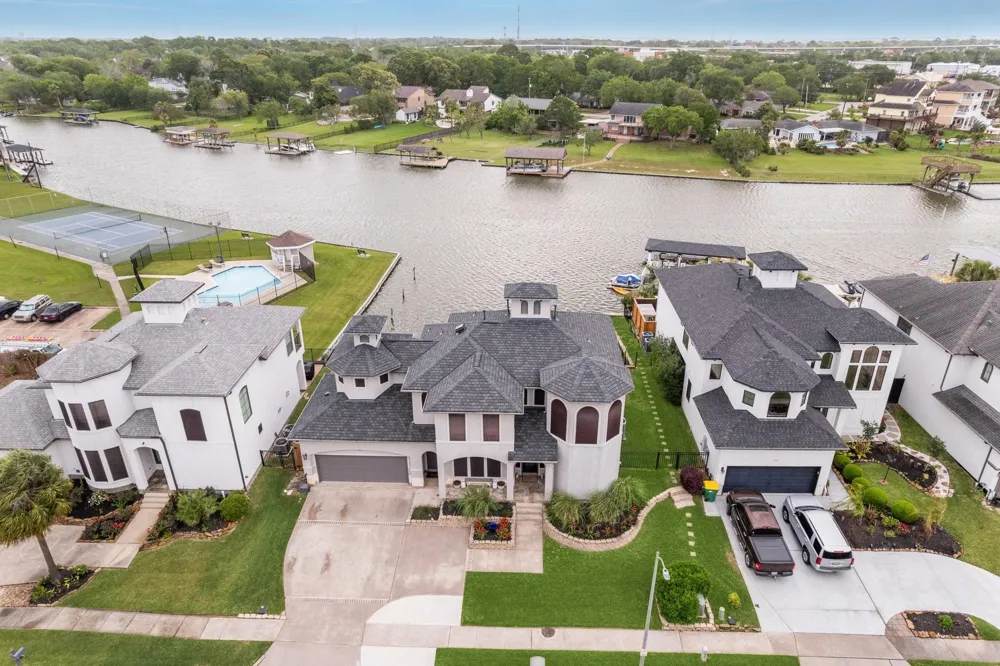1830 Lakeside Drive Seabrook, TX 77586