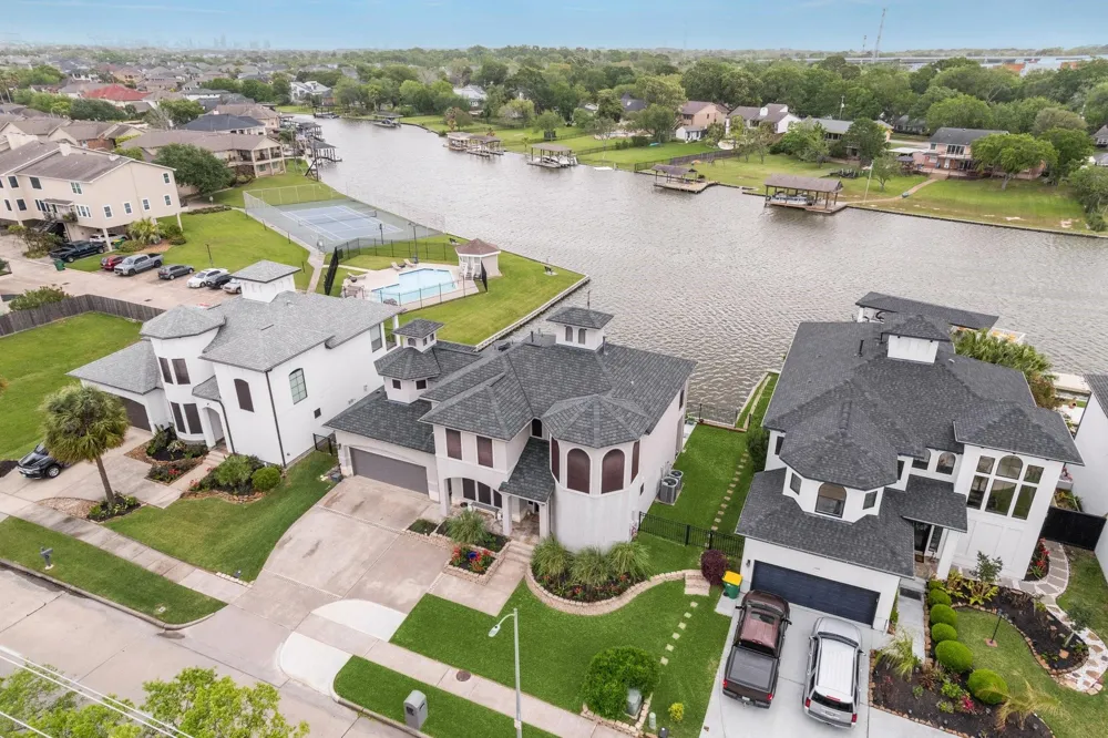 1830 Lakeside Drive Seabrook, TX 77586
