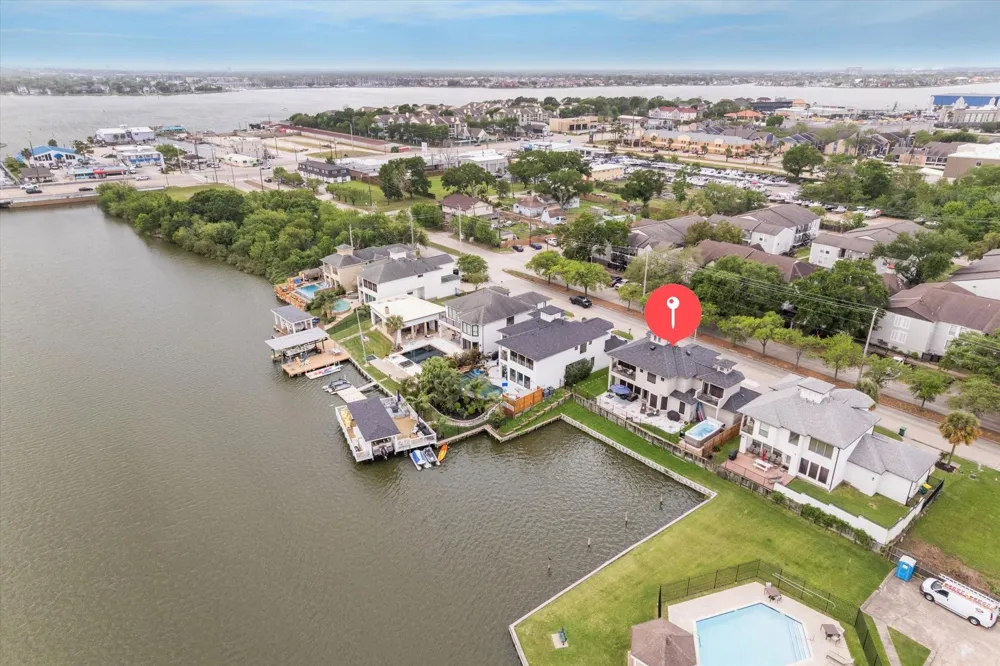 1830 Lakeside Drive Seabrook, TX 77586