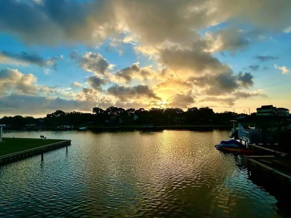 1830 Lakeside Drive Seabrook, TX 77586