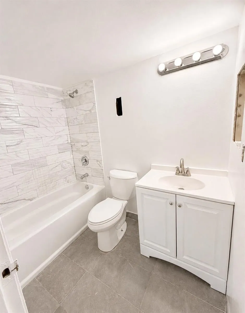 16950 W Dixie Highway #A226 North Miami Beach, FL 33160