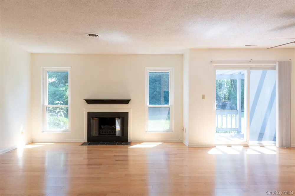 32 North Loop Rhinebeck, NY 12572