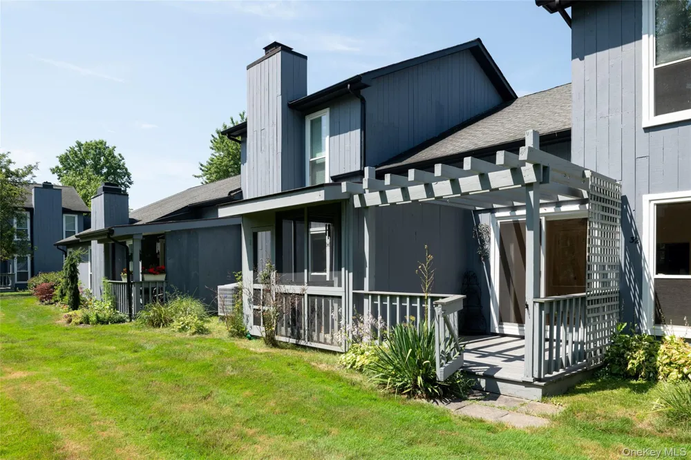 32 North Loop Rhinebeck, NY 12572