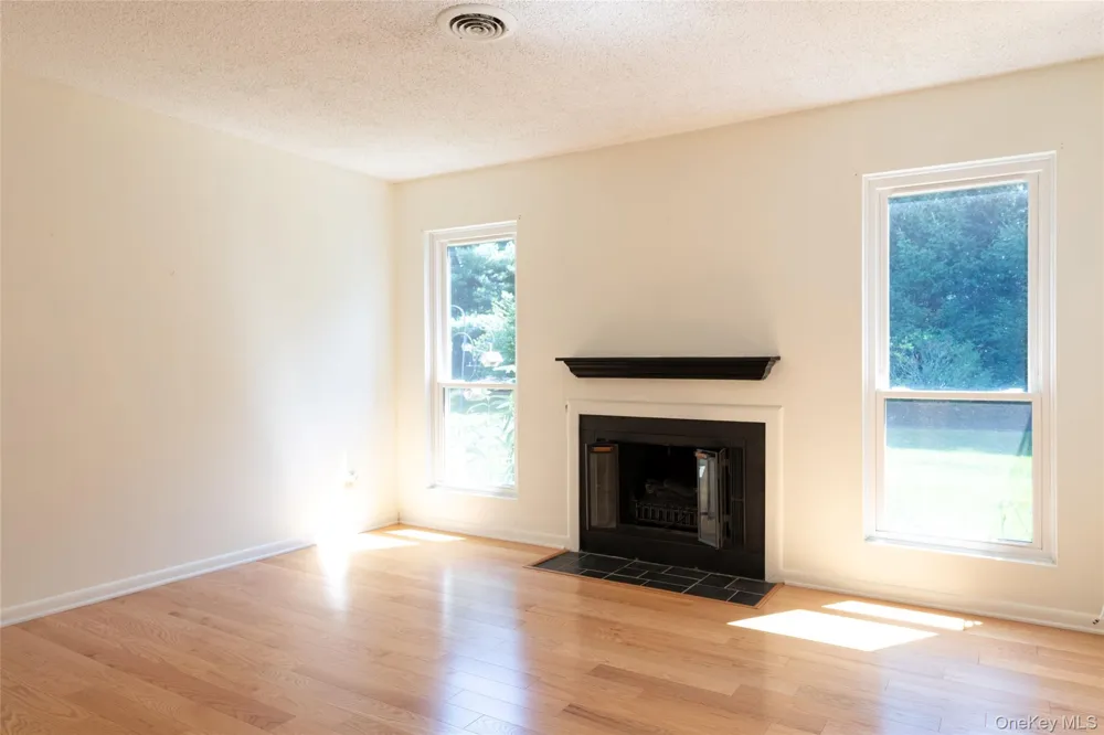 32 North Loop Rhinebeck, NY 12572