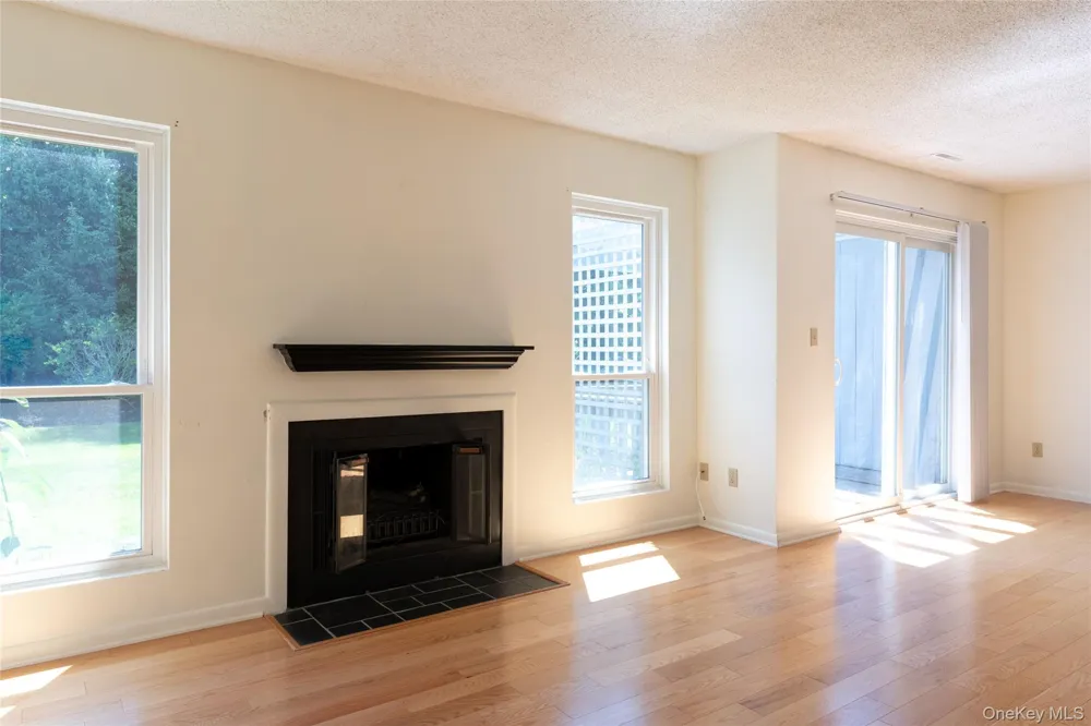 32 North Loop Rhinebeck, NY 12572