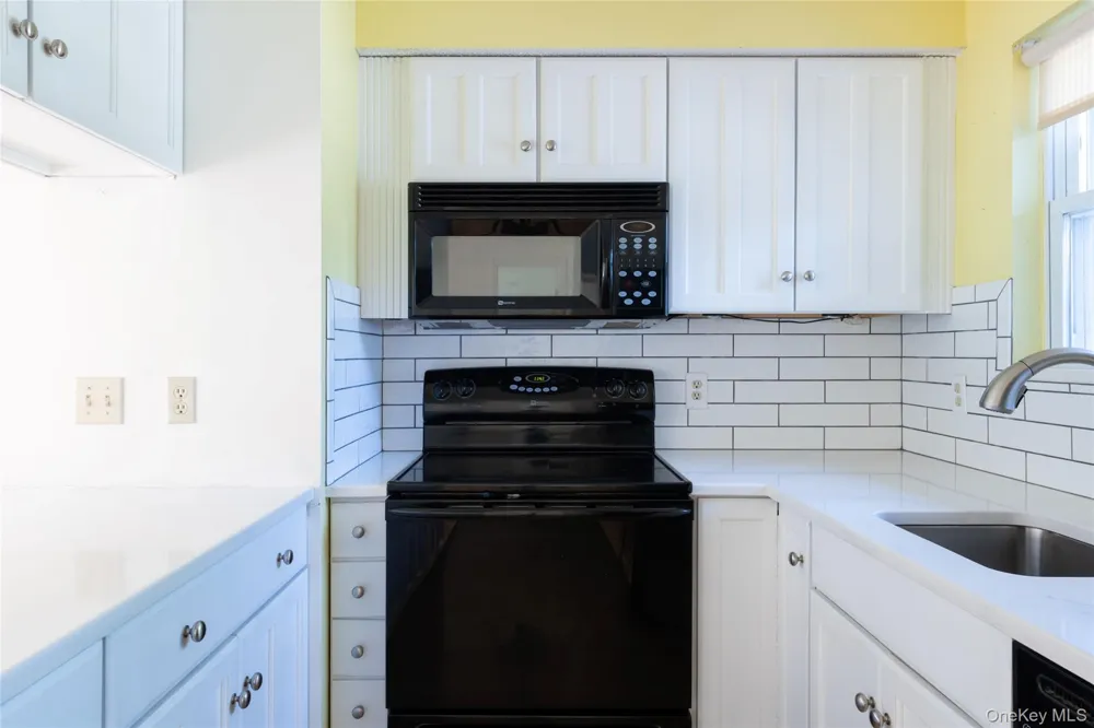 32 North Loop Rhinebeck, NY 12572