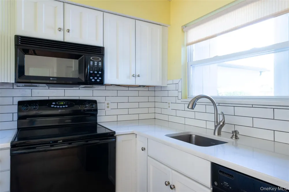 32 North Loop Rhinebeck, NY 12572