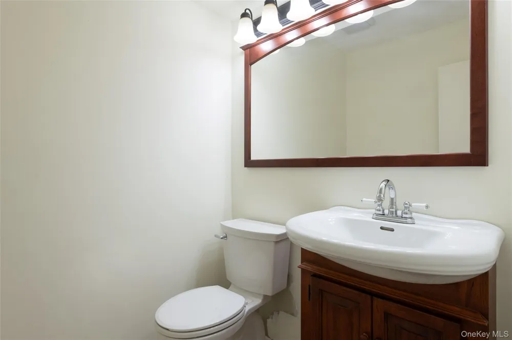 32 North Loop Rhinebeck, NY 12572