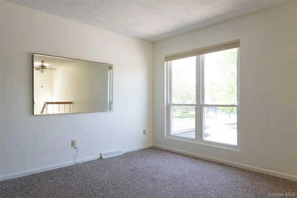 32 North Loop Rhinebeck, NY 12572