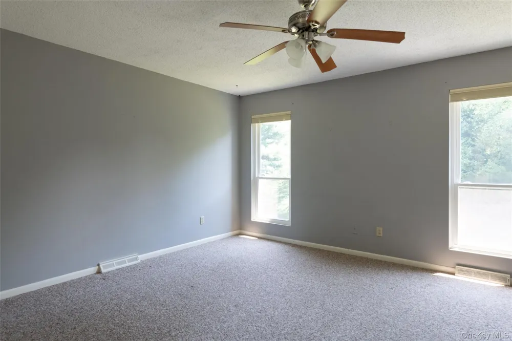 32 North Loop Rhinebeck, NY 12572