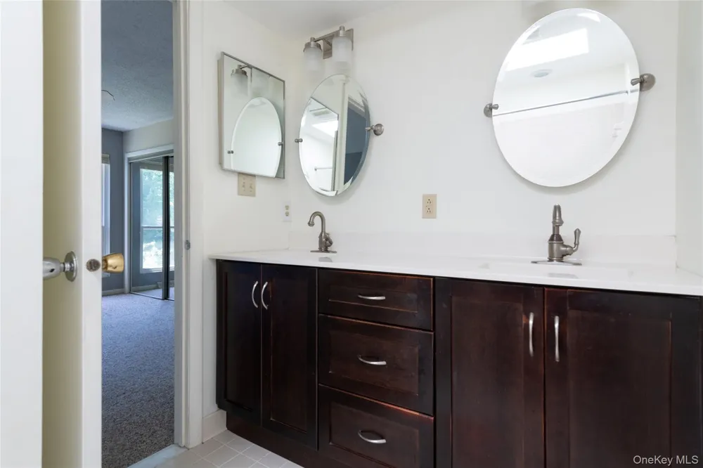 32 North Loop Rhinebeck, NY 12572