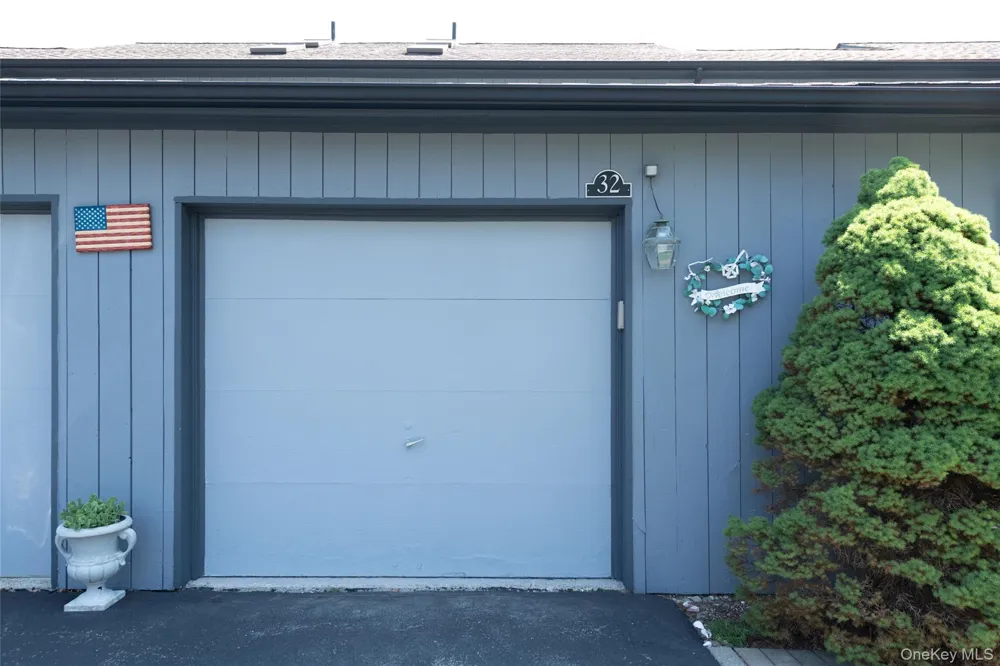 32 North Loop Rhinebeck, NY 12572