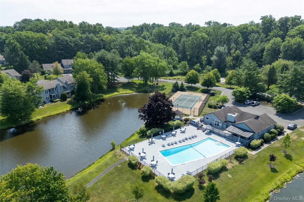 32 North Loop Rhinebeck, NY 12572