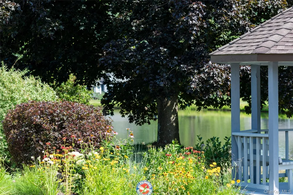 32 North Loop Rhinebeck, NY 12572