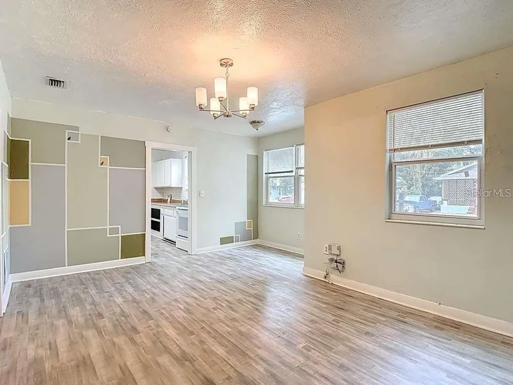 1008 E 24TH AVENUE Tampa, FL 33605