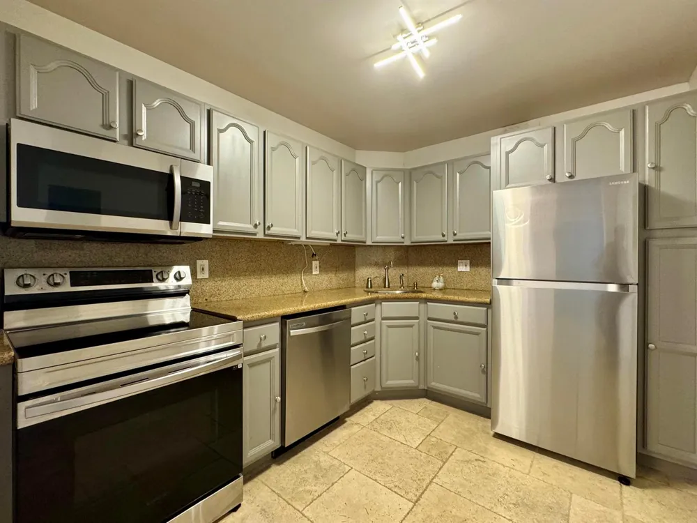 124 NE 19th Court #B102 Wilton Manors, FL 33305