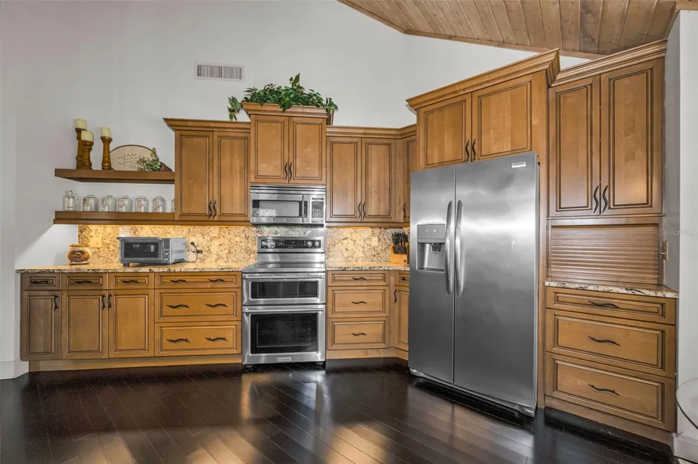 10497 LONGWOOD DRIVE Seminole, FL 33777