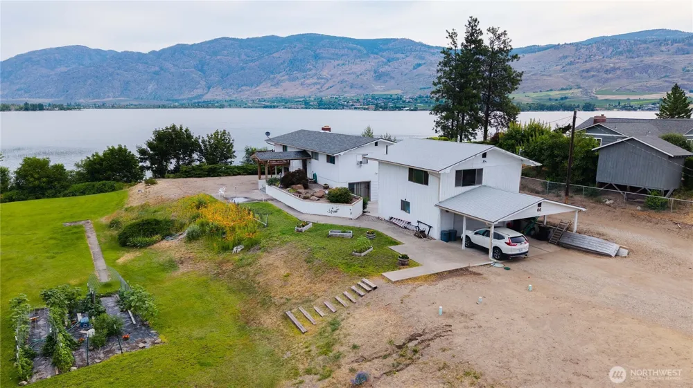 66 Boundary Point Road Oroville, WA 98844