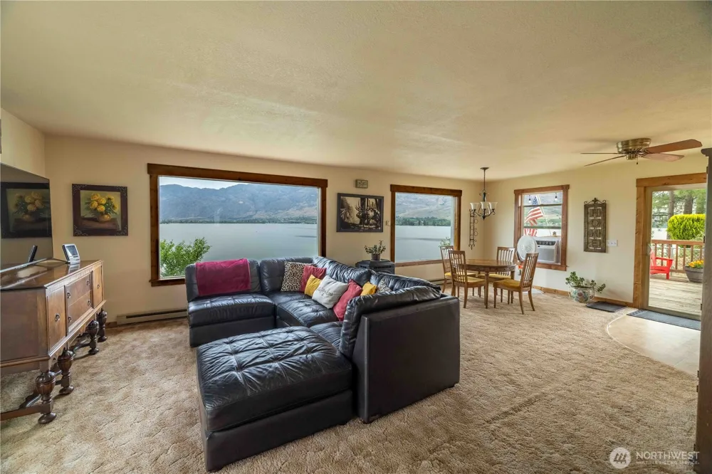 66 Boundary Point Road Oroville, WA 98844