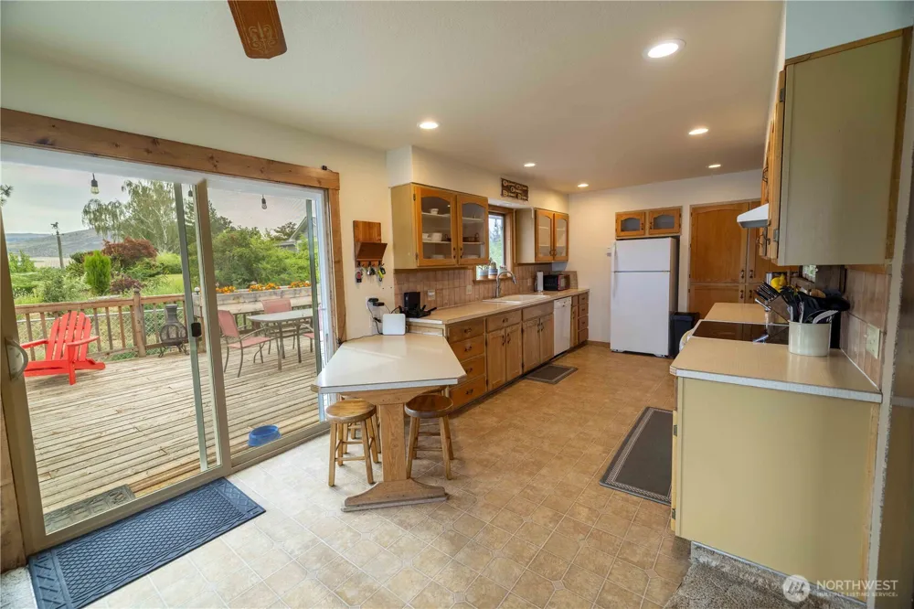 66 Boundary Point Road Oroville, WA 98844