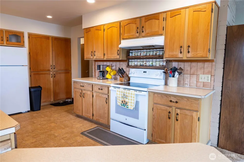66 Boundary Point Road Oroville, WA 98844