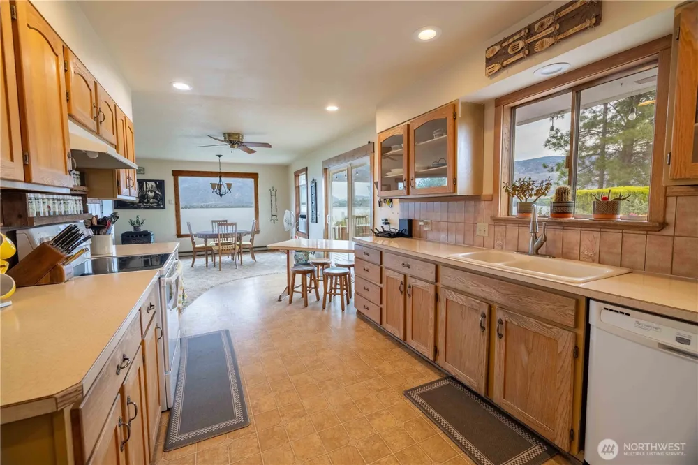 66 Boundary Point Road Oroville, WA 98844