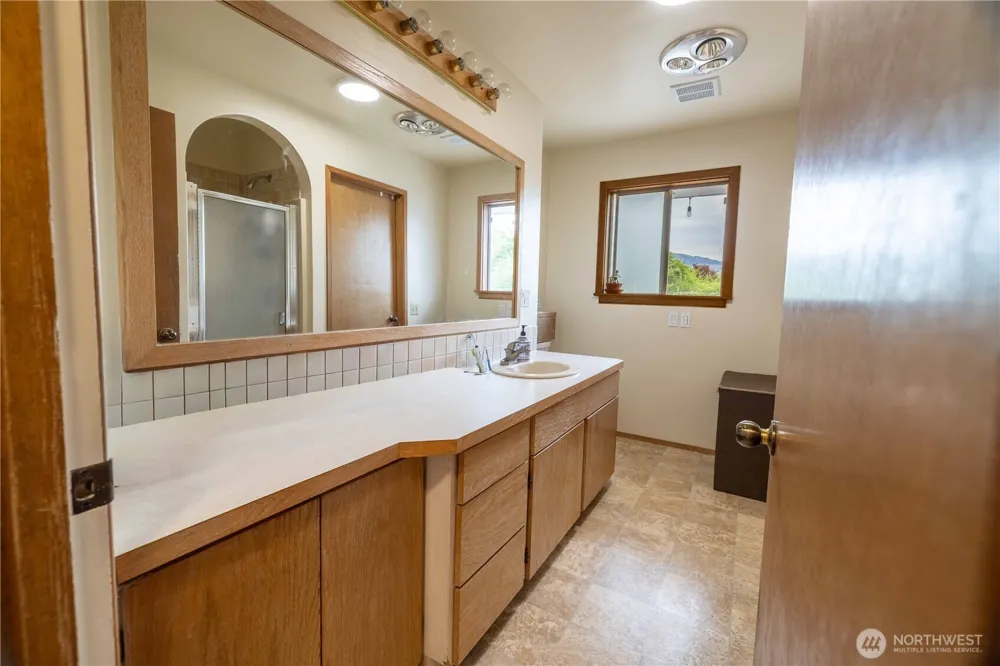 66 Boundary Point Road Oroville, WA 98844