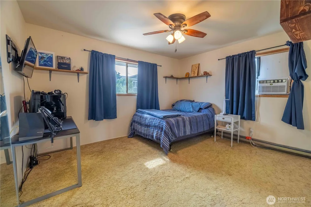 66 Boundary Point Road Oroville, WA 98844