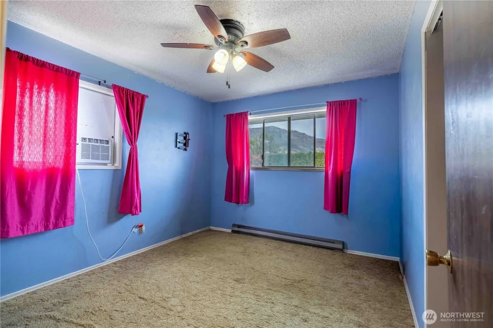 66 Boundary Point Road Oroville, WA 98844