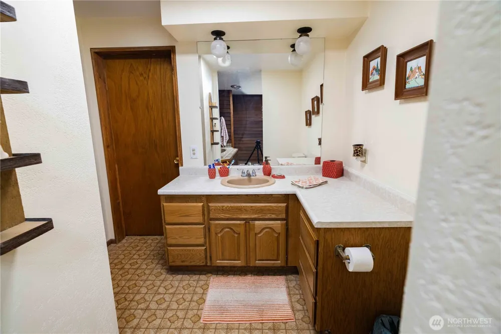 66 Boundary Point Road Oroville, WA 98844