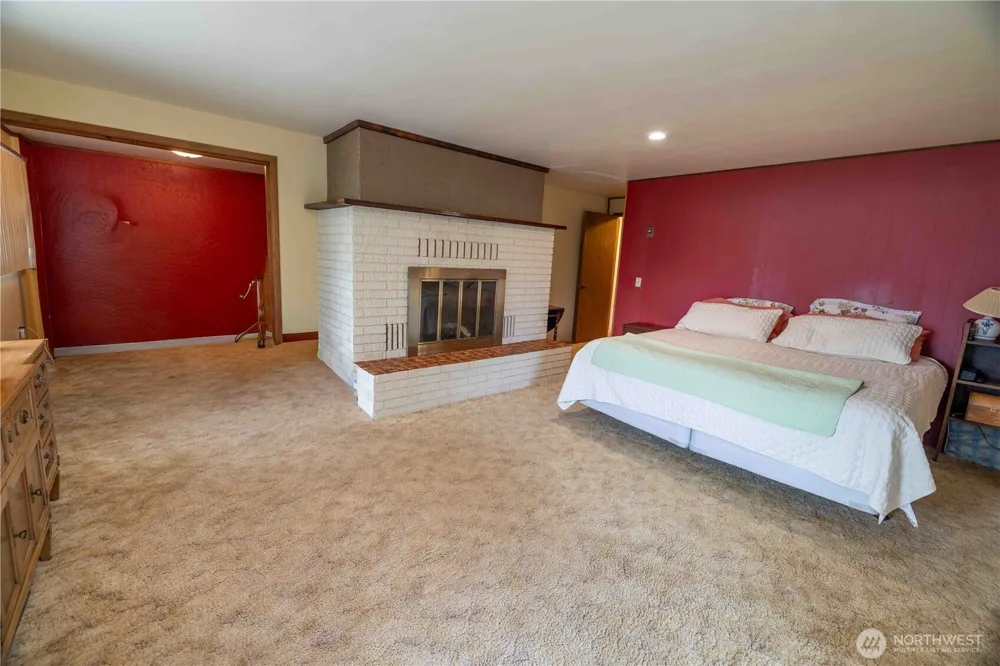 66 Boundary Point Road Oroville, WA 98844