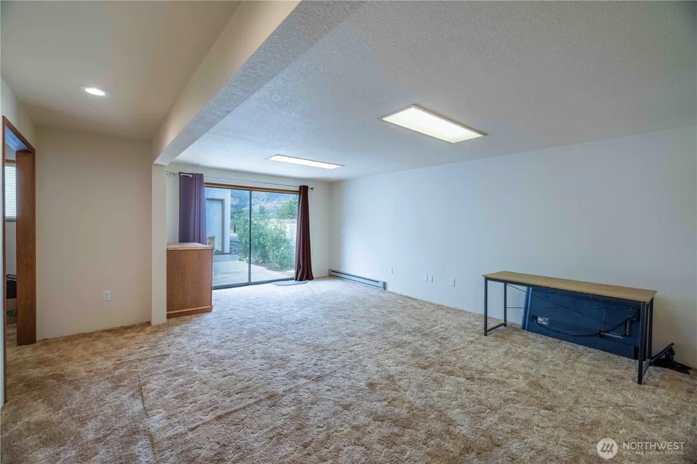 66 Boundary Point Road Oroville, WA 98844
