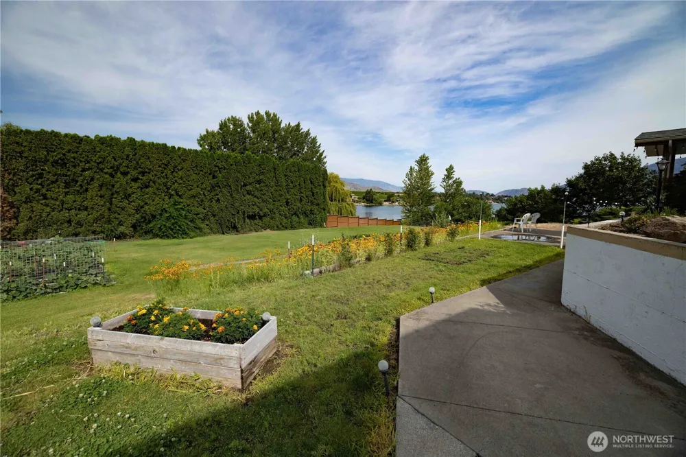 66 Boundary Point Road Oroville, WA 98844