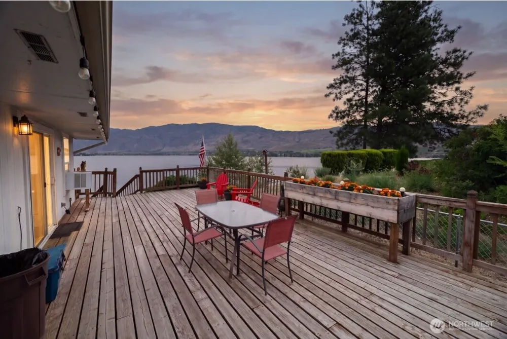66 Boundary Point Road Oroville, WA 98844