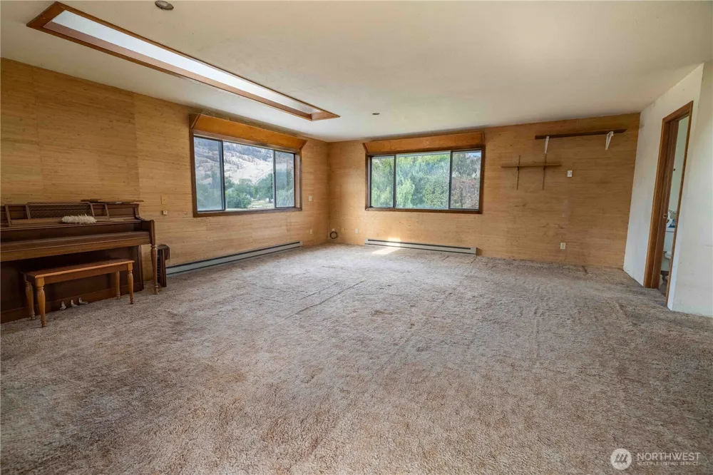 66 Boundary Point Road Oroville, WA 98844